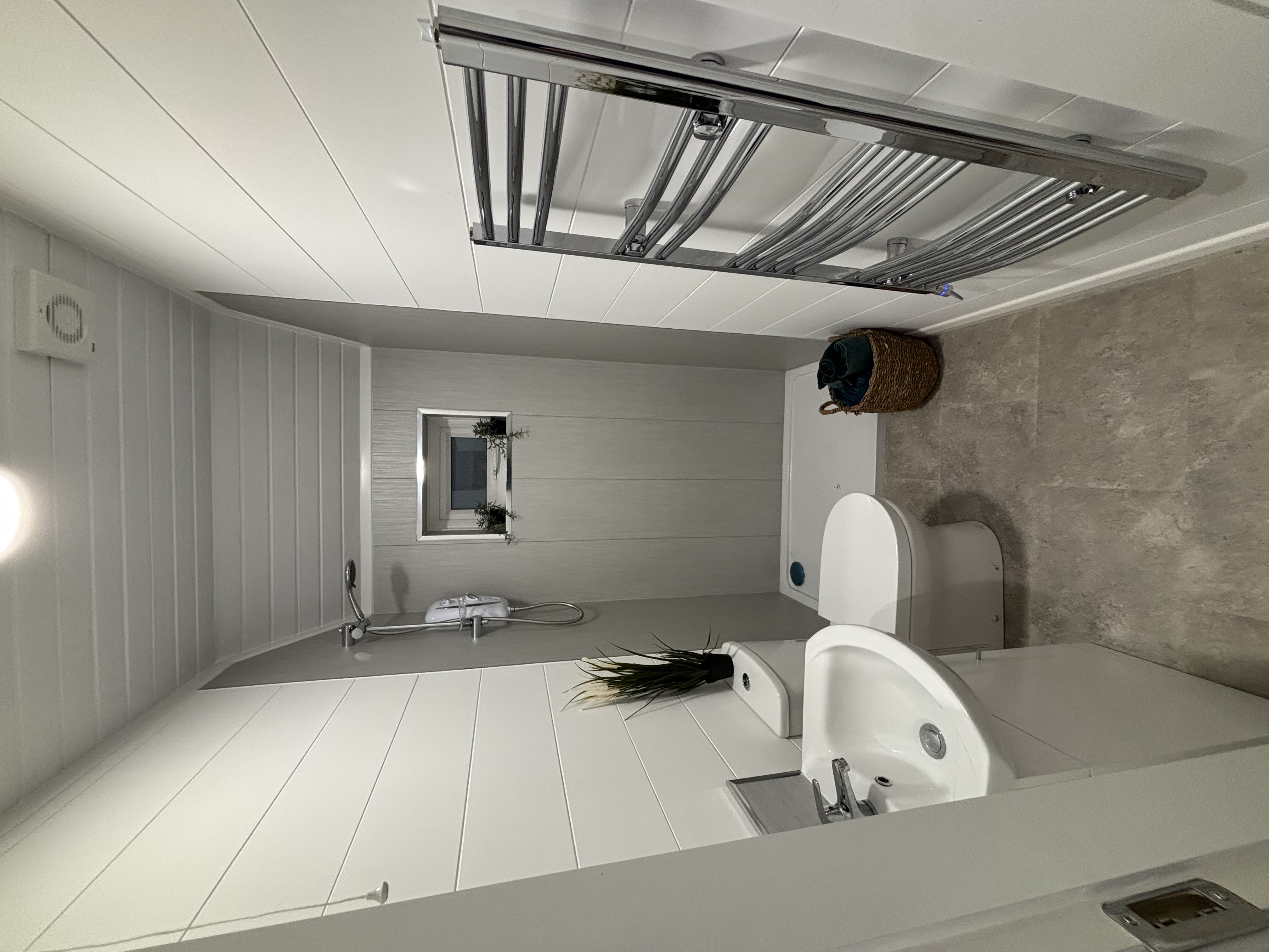 1 Bed Barn Bathroom