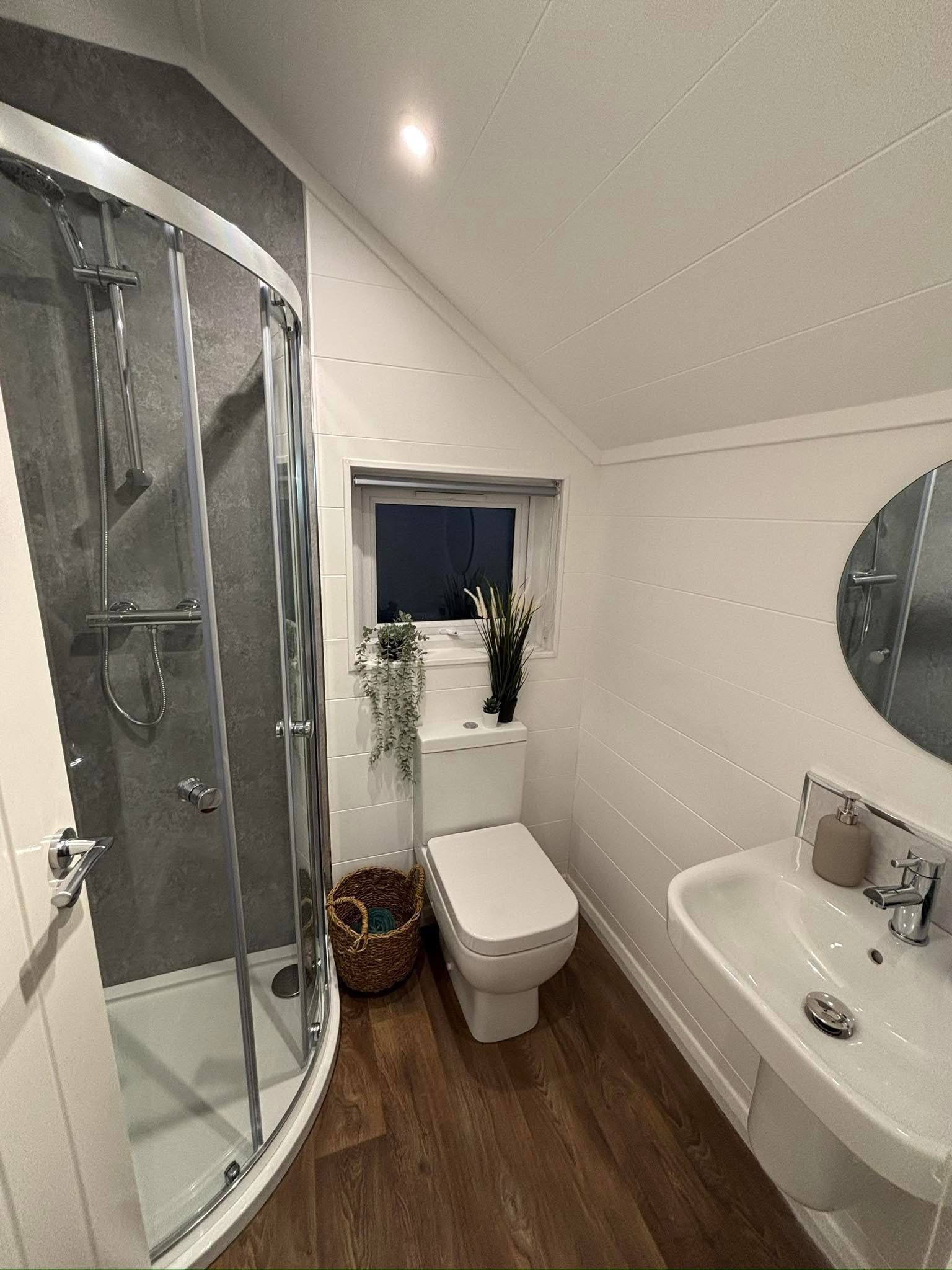 2 Bed Barn Bathroom